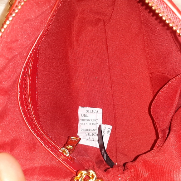 NWT☆BADGLEY MISCHKA☆Red Quilted Crossbody Dome studded Satchel☆Gorgeous!!! - Picture 5 of 16